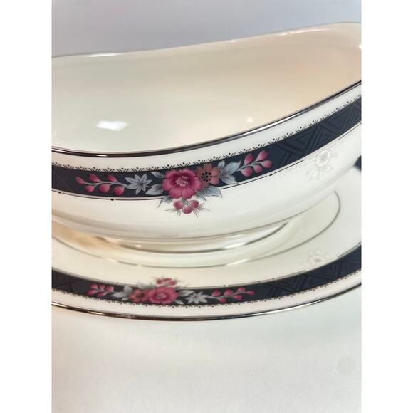 Vintage Noritake Ivory China Etienne 7260 Gravy Boat Bowl with Matching Plate - Picture 2 of 13